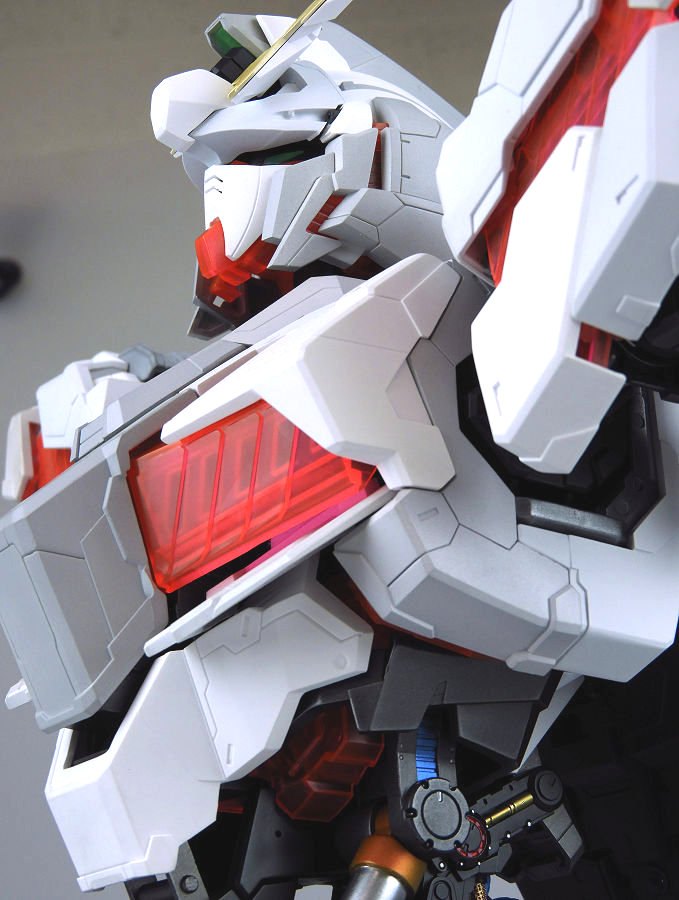 RX-0-Gundam-Bust-24